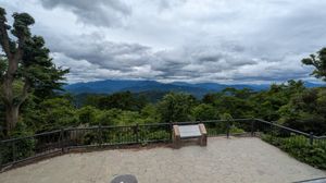 高尾山の山頂からの眺め(西側)